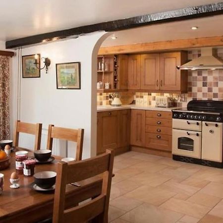 Scenic Welsh Cottage In The Brecon Beacons クリックホーウェル エクステリア 写真