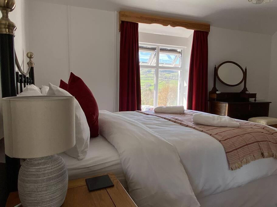 Scenic Welsh Cottage In The Brecon Beacons クリックホーウェル エクステリア 写真