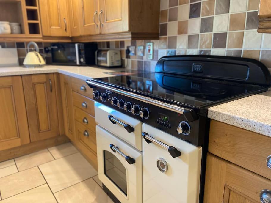 Scenic Welsh Cottage In The Brecon Beacons クリックホーウェル エクステリア 写真